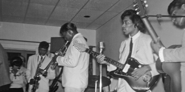 Jimi con gli Isley Brothers, nel 1965