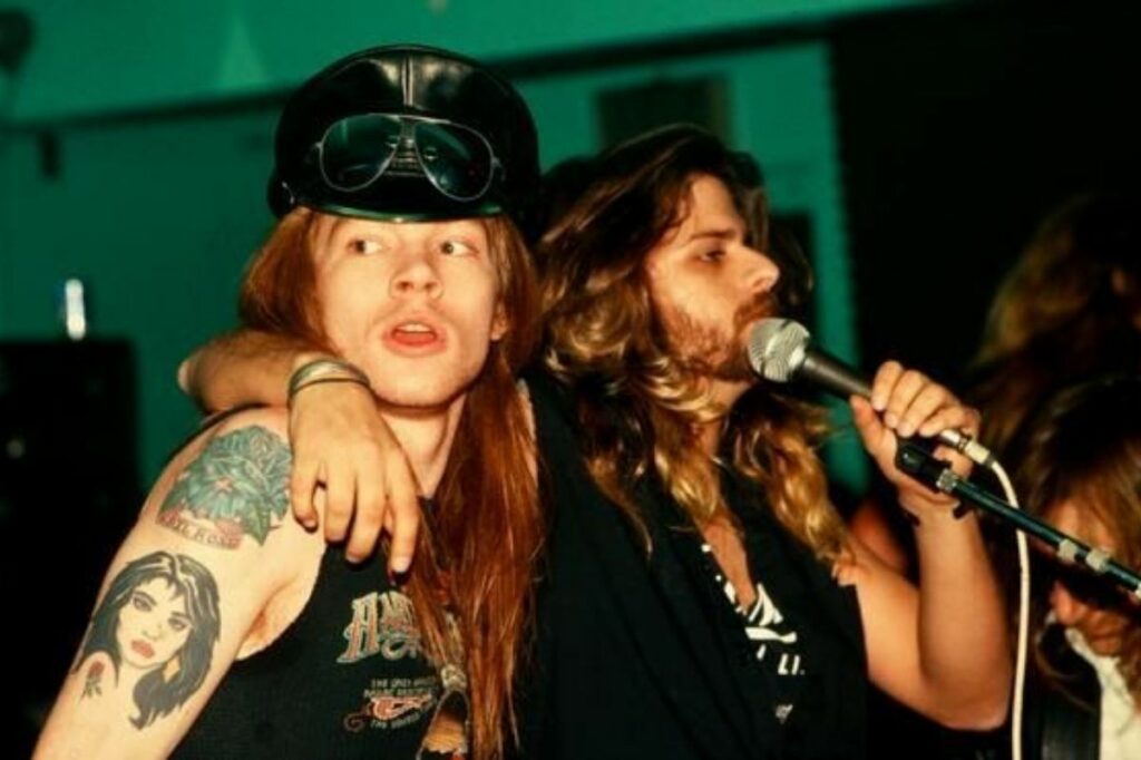 Группа плагиат. Axl Rose 1993. Эксл Роуз Estranged. Axel Rose 1993. Guns n Roses 1993.